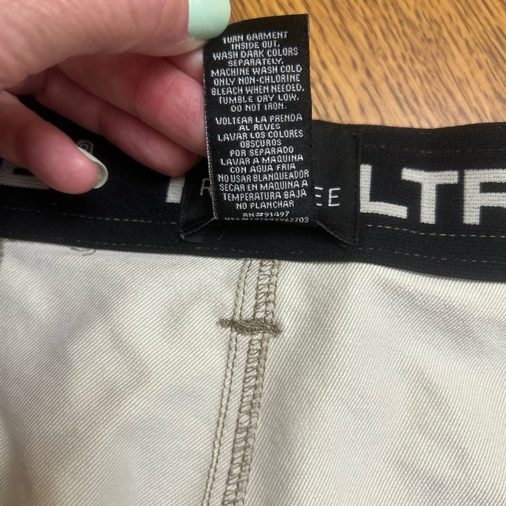 Realtree Beige Fisherman Shorts 3X - Picture 5 of 6